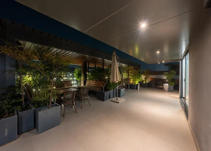 Saltstayz Select - Golf Course Road & Sector 57