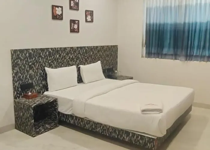 Hotel Jay Palace Inn