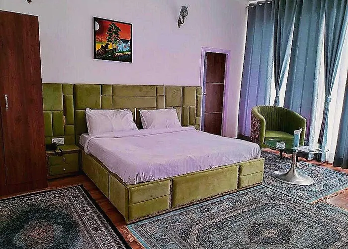 Oyo 66008 Maan Cottages