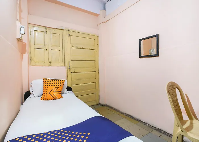 Spot On 65100 Delhi Lodge