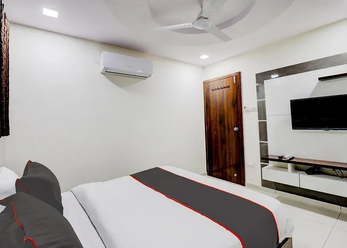 Collection O Lotus Gold Hotel Vadodara