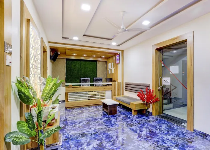 Collection O Lotus Gold Hotel Vadodara