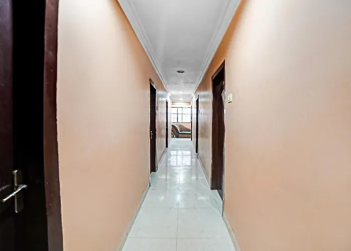 Capital O Convivial Hotel Amit Regency