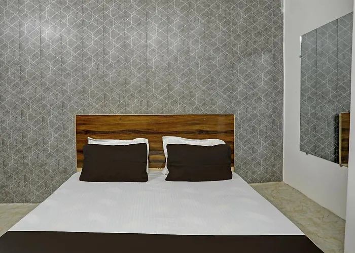 Hotel O Mansarovar