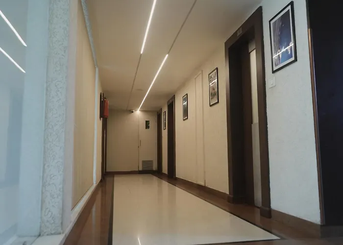 Hotel Rajhans Regent Bhopal