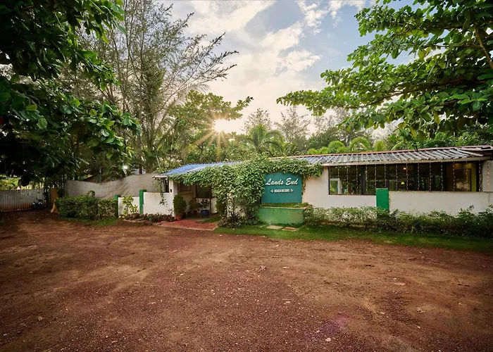 Treebo Lands End Beach Resort - 100M From Beach Morjim