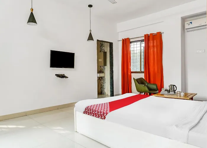 Hotel O Aadinath Villa Near Pune Airport