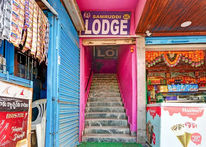Oyo Flagship Hotel Samruddhi Lodge