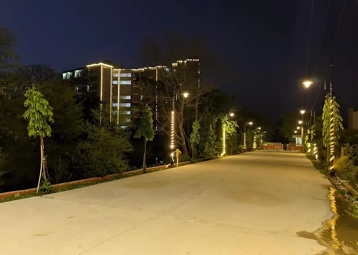 Vrindavan Divine Nest Near Prem Mandir And Iskcon -2Bhk Apartment #Lift #Acrooms #Wifi #Family #Couple #Freeparking #Park #2Rooms 2-6 People