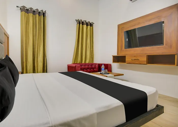 Hotel O Shree Ji Hotel & Banquet