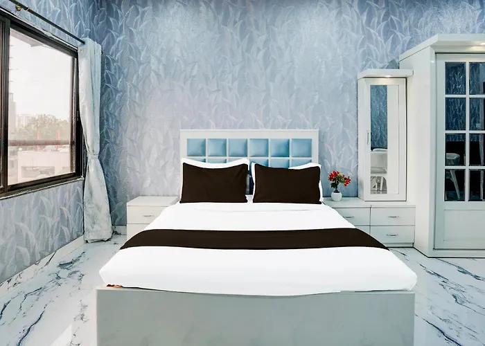 Fabhotel Hans Residency
