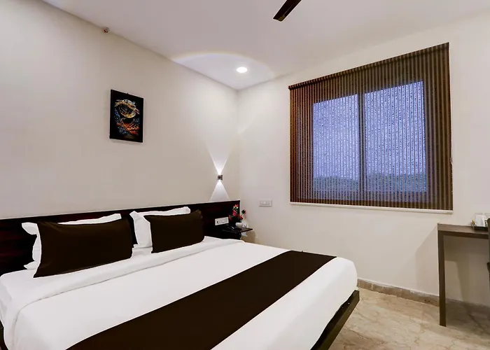 Townhouse Oak Bhooja Hotels