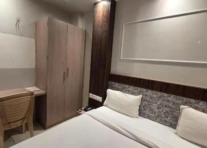 Goroomgo Hotel Home Town Puri Near Golden Beach And Temple - Fully Air Conditioned With Lift And Parking Facilities