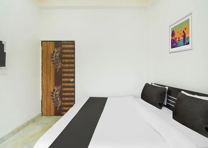 Hotel O Chandra Vilas