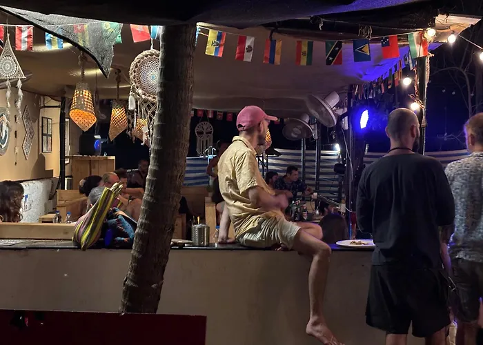 Mandala House - Party Hostel