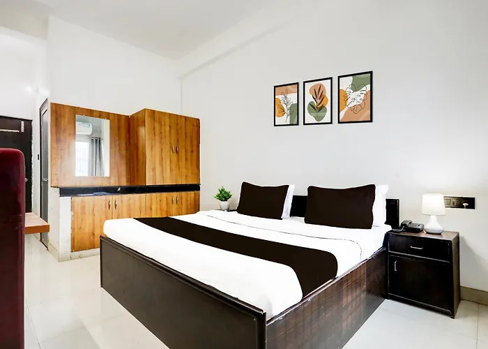 Super Townhouse Divyanagar Formerly Shivam Grand Ranidiha Tiraha