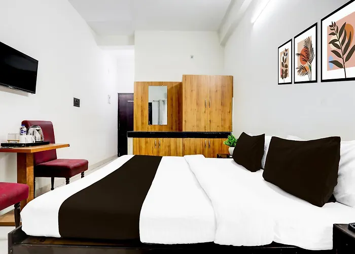 Super Townhouse Divyanagar Formerly Shivam Grand Ranidiha Tiraha
