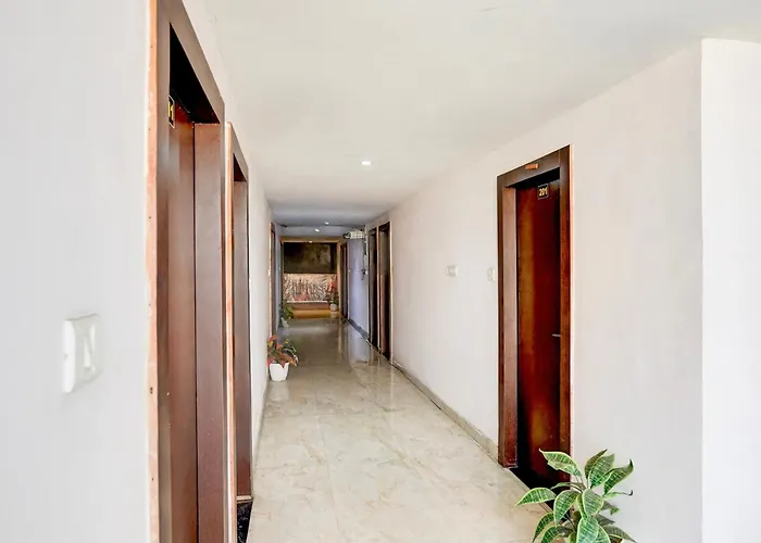 Hotel O Ss Palace