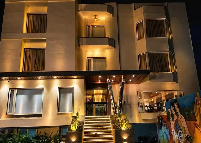 Hotel Sainik Grand Varanasi