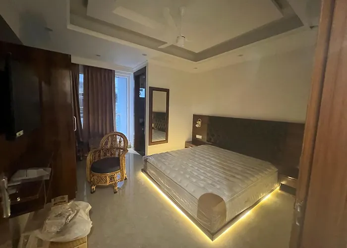 Sitara Premium Hotel Dhakad Gold, Near Lakshman Jhula