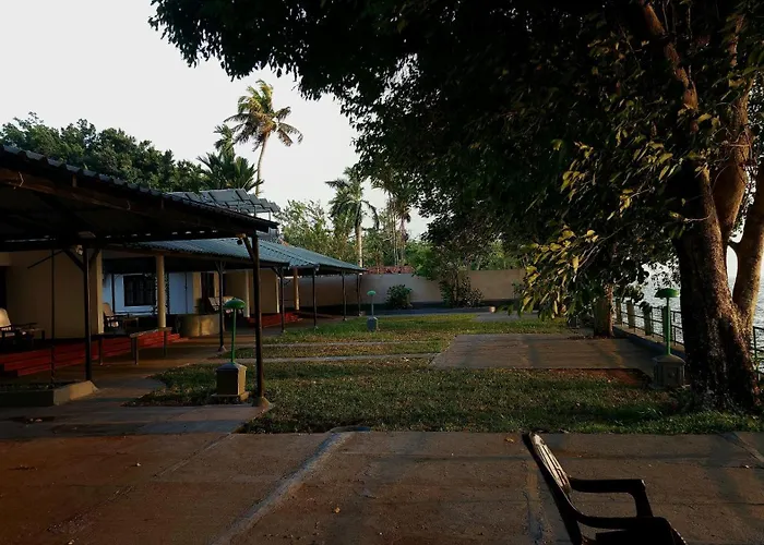 Illikkalam Lakeside Cottages Kumarakom Kerala