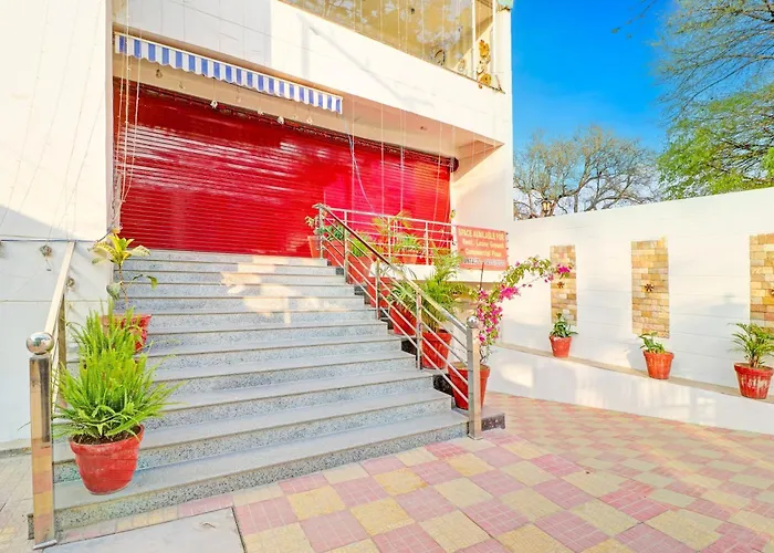Super Townhouse Patel Nagar Near Saharanpur Chowk Dehradun Formerly Calista Square