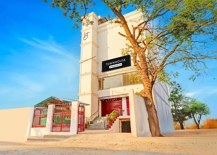 Super Townhouse Patel Nagar Near Saharanpur Chowk Dehradun Formerly Calista Square
