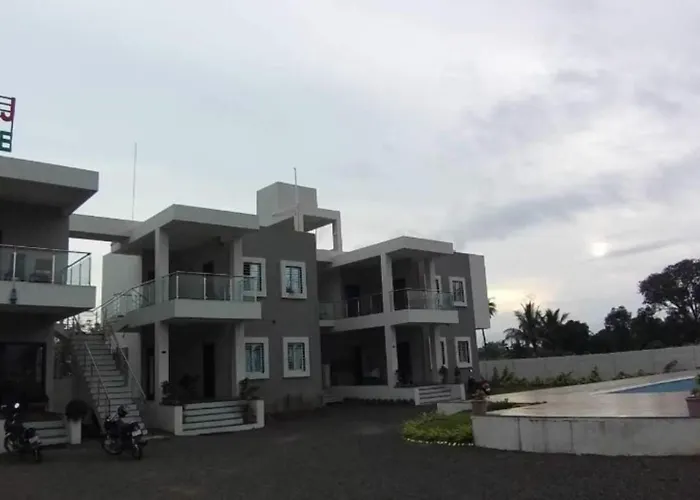 Hotel Rajadhiraj