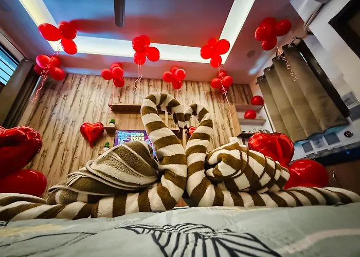 Hotel Wonder Stays - For Couples, Students, Faculties, Corporates