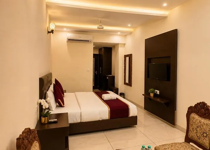 Jb Residency Hotel & Banquets !! Top Rated Family Hotel In Chandigarh Tricity
