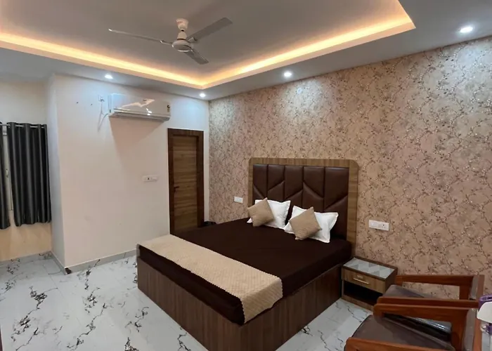 Pepper Stayz In Ayodhya Near Ramjanmabhoomi