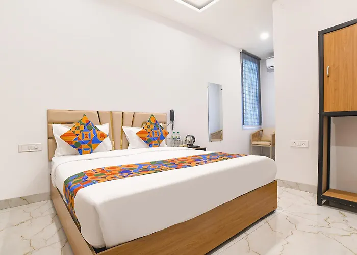 Hotel Trivana, Mahalaxmi Nagar