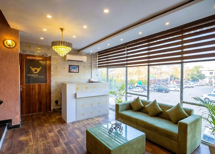 Hotel Velvet Dreams Inn & Banquet