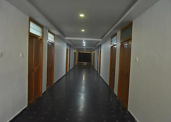 Rd Hotel-Near Anna Statue