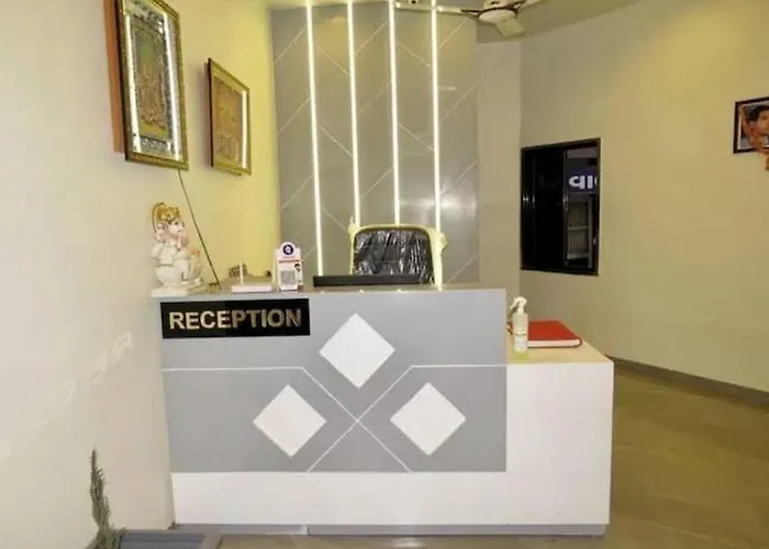 Hotel Leela Residency