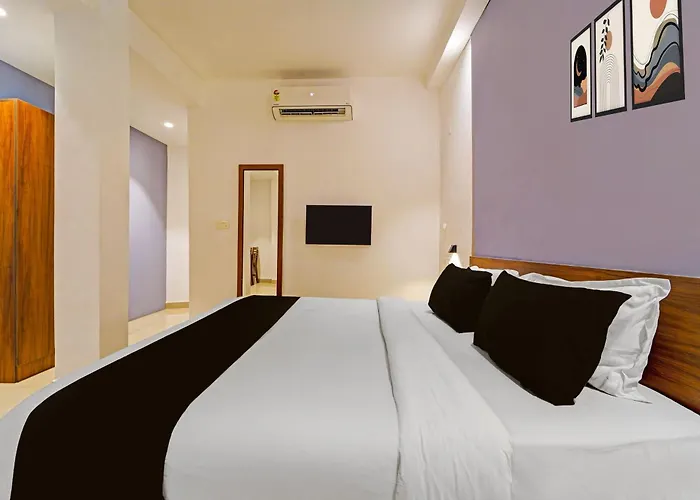 Townhouse Kozhencherry Formerly The Beige Hotel