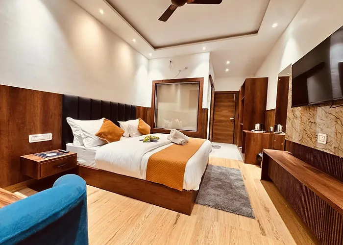 Hotel Sky Heaven Dalhousie Mall Road