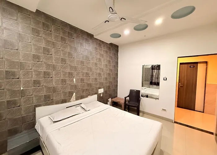 Hotel Adarsh Palace