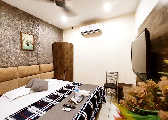 The Heaven Homestays - A Budget Rooms By Dhesi Group