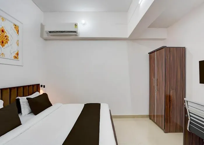 Hotel Vijai Square