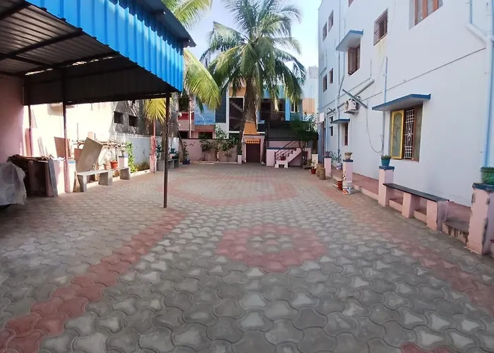 Yavarum Kelir - 3 Bedroom Family Stay Villa