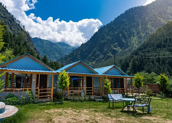 Lee Garden Himalayan Wooden Cottage Kasol