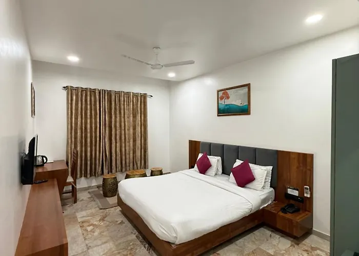The Naklang Hotel & Restro