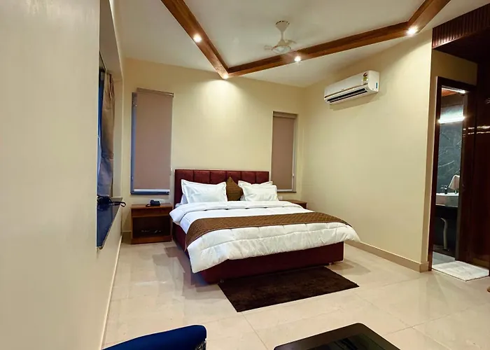 Kesari Hotel & Restaurant Near Kainchi Dham