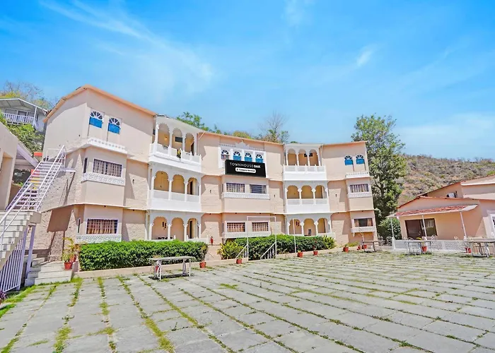 Super Townhouse Oak Kumbhalgarh Forest View Formerly Kumbhal Castle