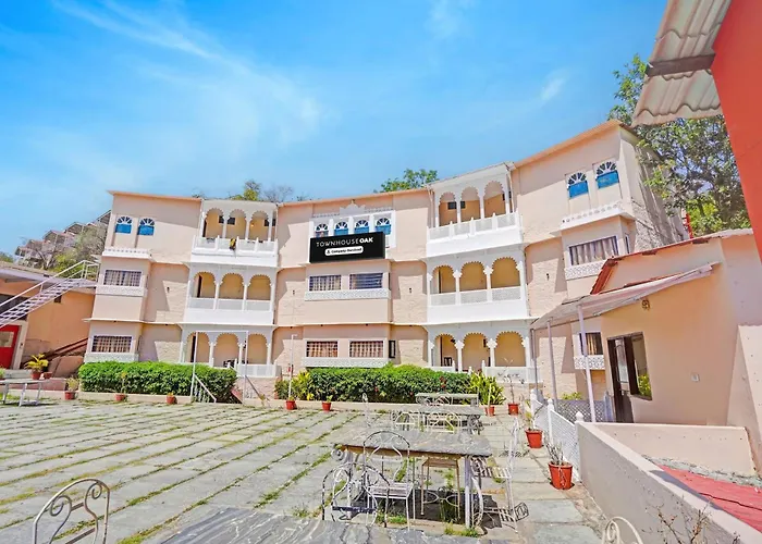 Super Townhouse Oak Kumbhalgarh Forest View Formerly Kumbhal Castle