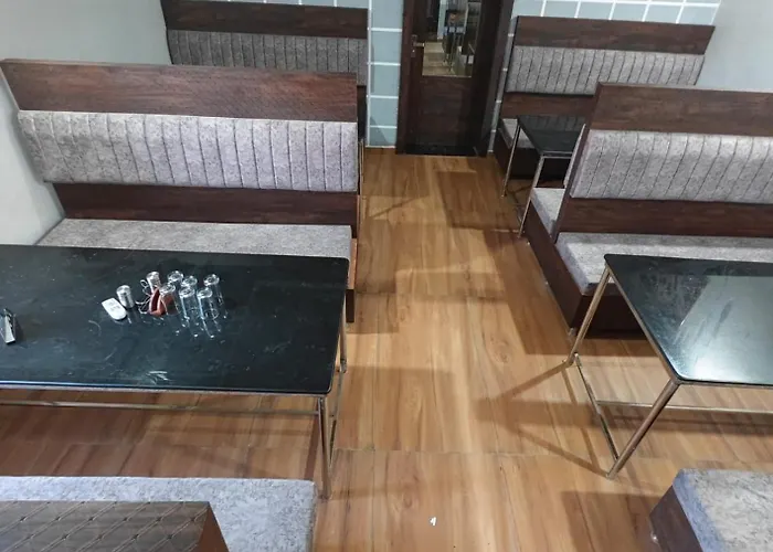 Dk Hotel & Restorent