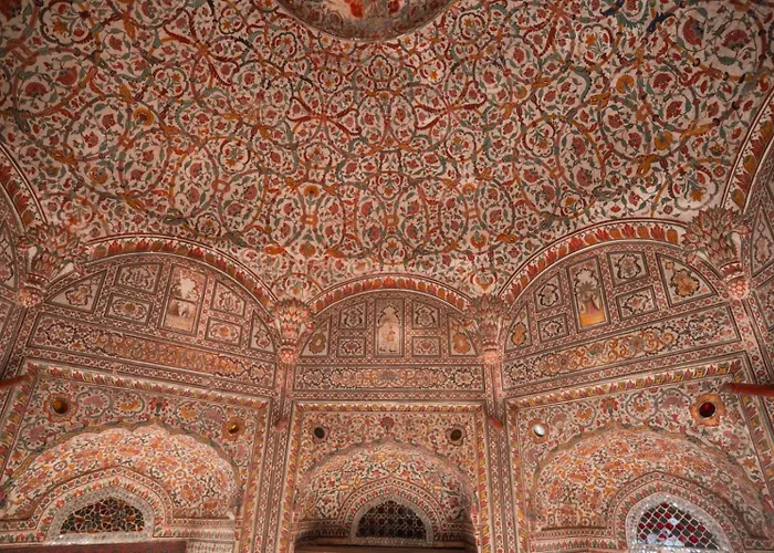 Padm Lakshmi Niwas - The Palace Arki