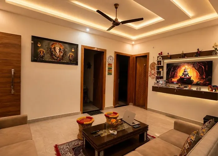 Advaitam Ganga & Hill View Homestay By The Ganges Ghat - Luxury 3 Bhk
