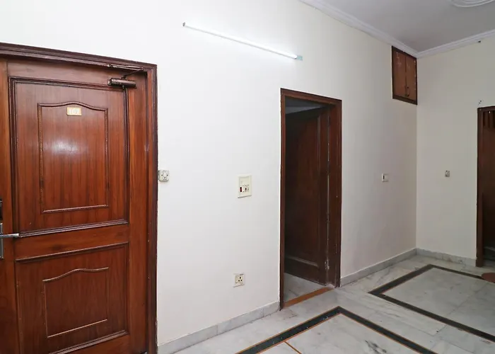 Collection O Shri Ana Hotel